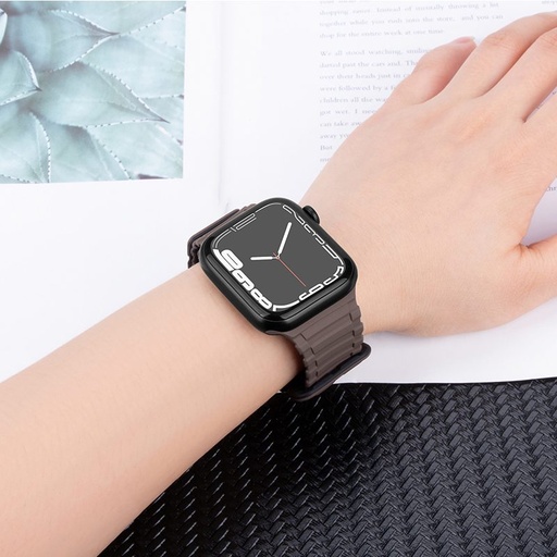 Apple Watch 42 / 44 / 45 / 49 mm Hoco WA06 flexibilní magnetický silikonový řemínek kávová černá
