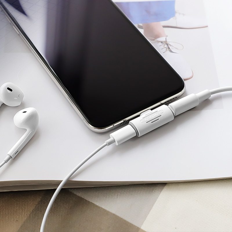 borofone-bv6-lightning-eloszto-lightning-audiolightning-tolto-port-feher_3.jpg