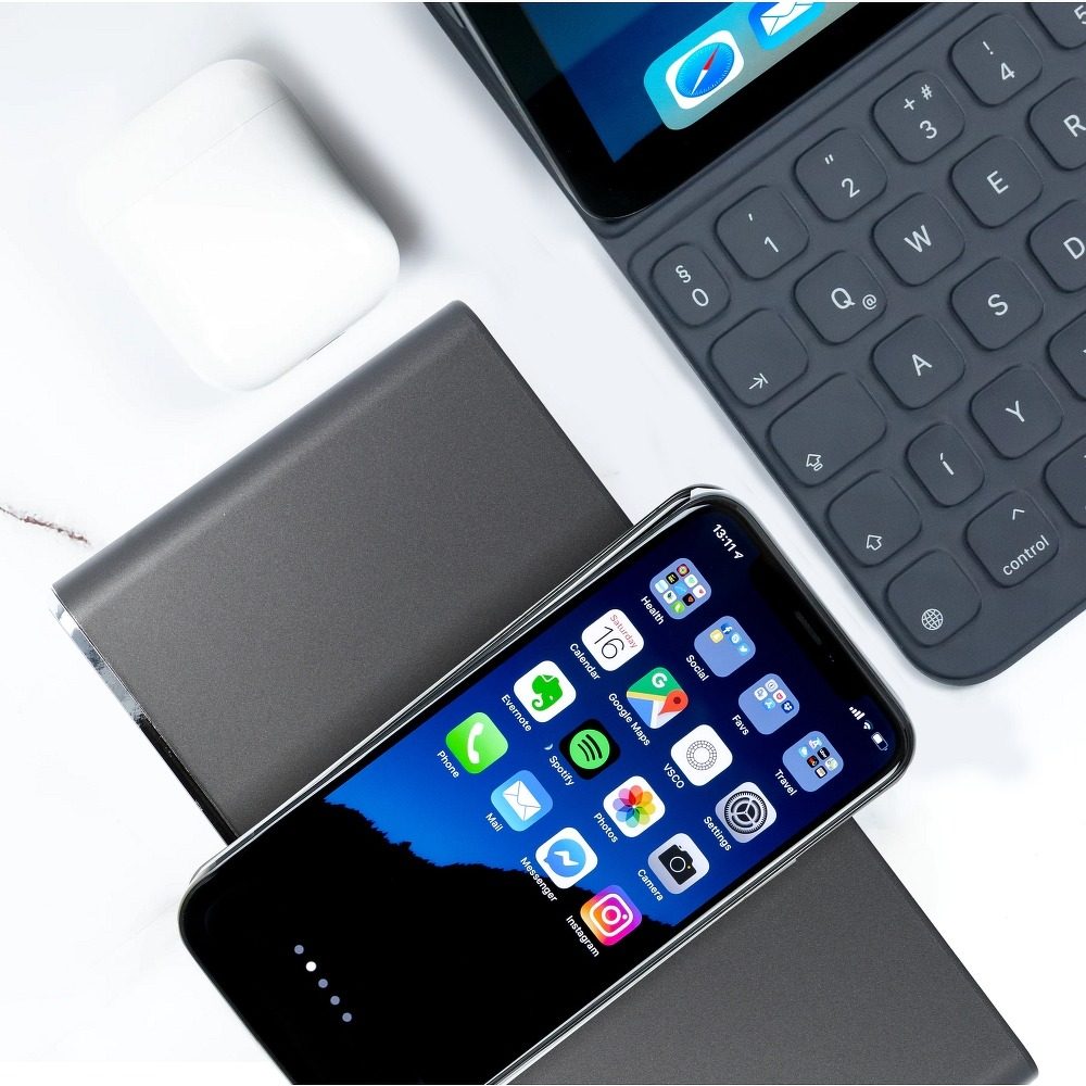 gj-05-vezetek-nelkuli-tolto-led-kijelzo-10w-ora-es-homero-fekete_2.jpg
